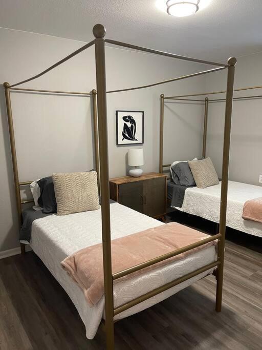 The Irene - 2 Bedroom Apt In Quilt Town, Usa Hamilton 외부 사진