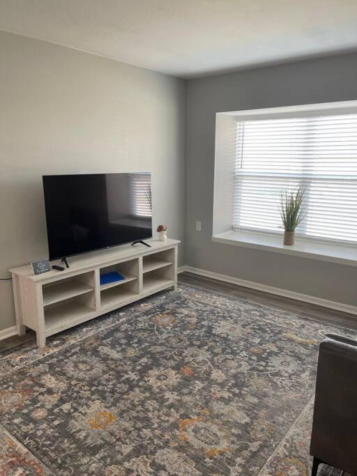 The Irene - 2 Bedroom Apt In Quilt Town, Usa Hamilton 외부 사진